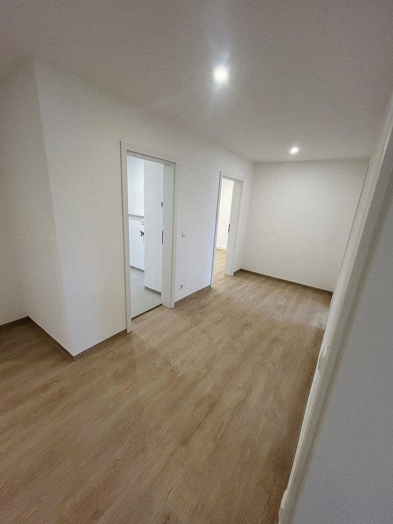 Prenájom bytu 3-izbový 84 m², Chemnitzer Str. 72, Meerane, Sasko Prenájom bytu 3-izbový 84 m², Chemnitzer Str. 72, Meerane, Sasko