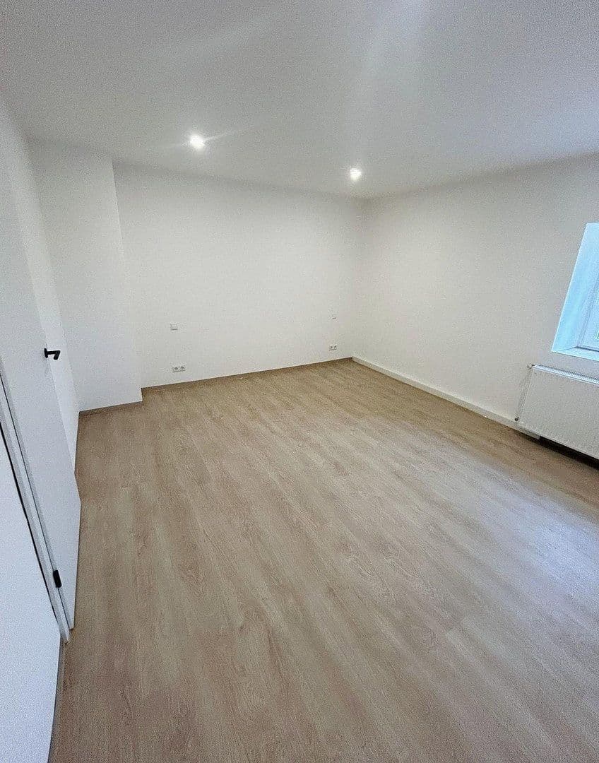 Prenájom bytu 3-izbový 84 m², Chemnitzer Str. 72, Meerane, Sasko Prenájom bytu 3-izbový 84 m², Chemnitzer Str. 72, Meerane, Sasko