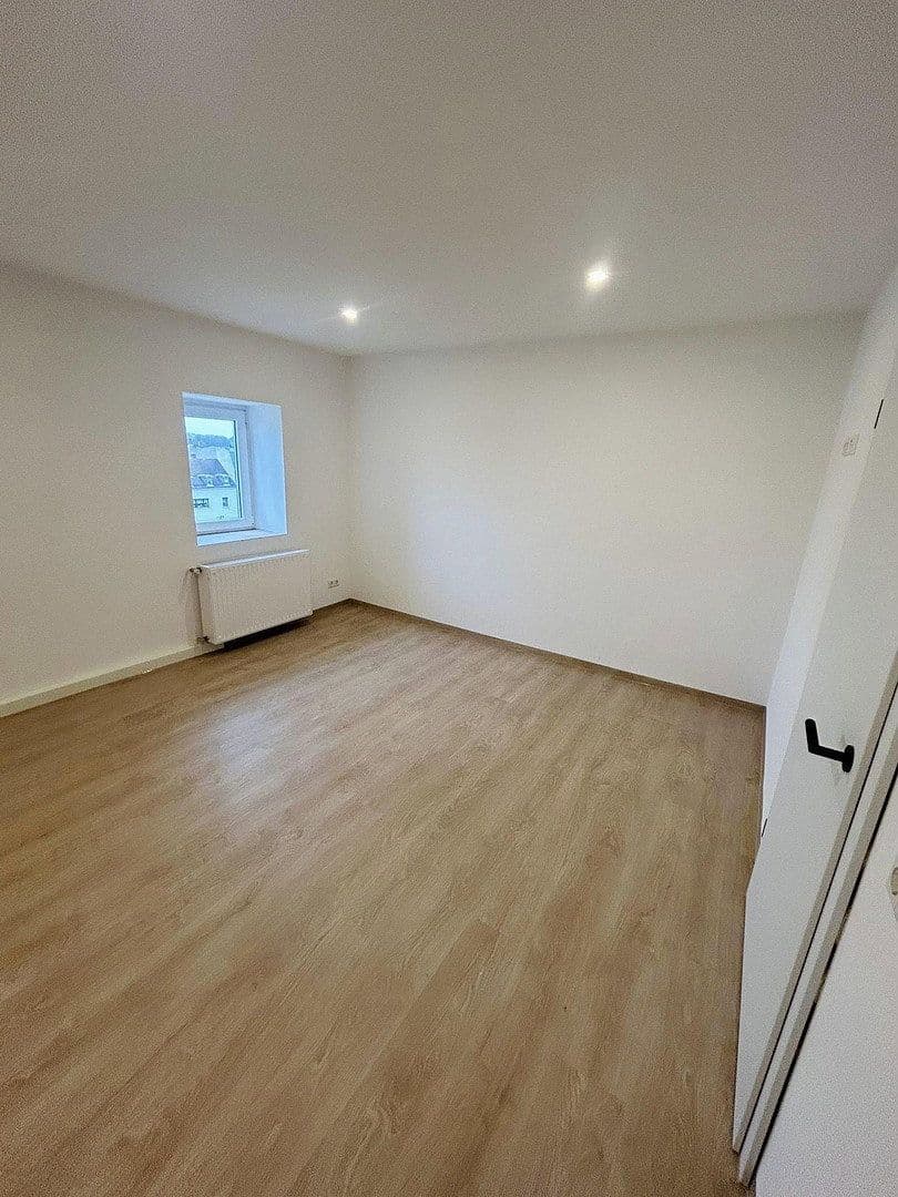 Prenájom bytu 3-izbový 84 m², Chemnitzer Str. 72, Meerane, Sasko Prenájom bytu 3-izbový 84 m², Chemnitzer Str. 72, Meerane, Sasko