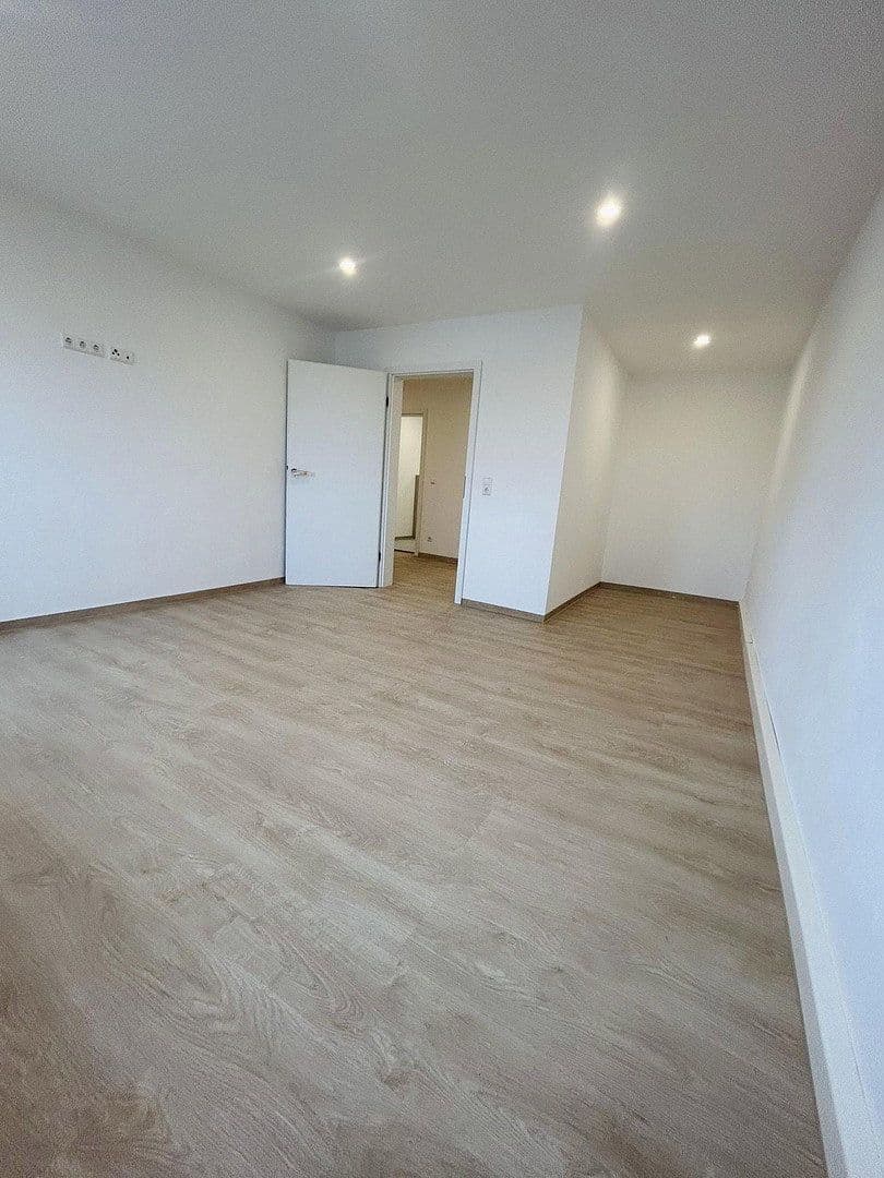 Prenájom bytu 3-izbový 84 m², Chemnitzer Str. 72, Meerane, Sasko Prenájom bytu 3-izbový 84 m², Chemnitzer Str. 72, Meerane, Sasko