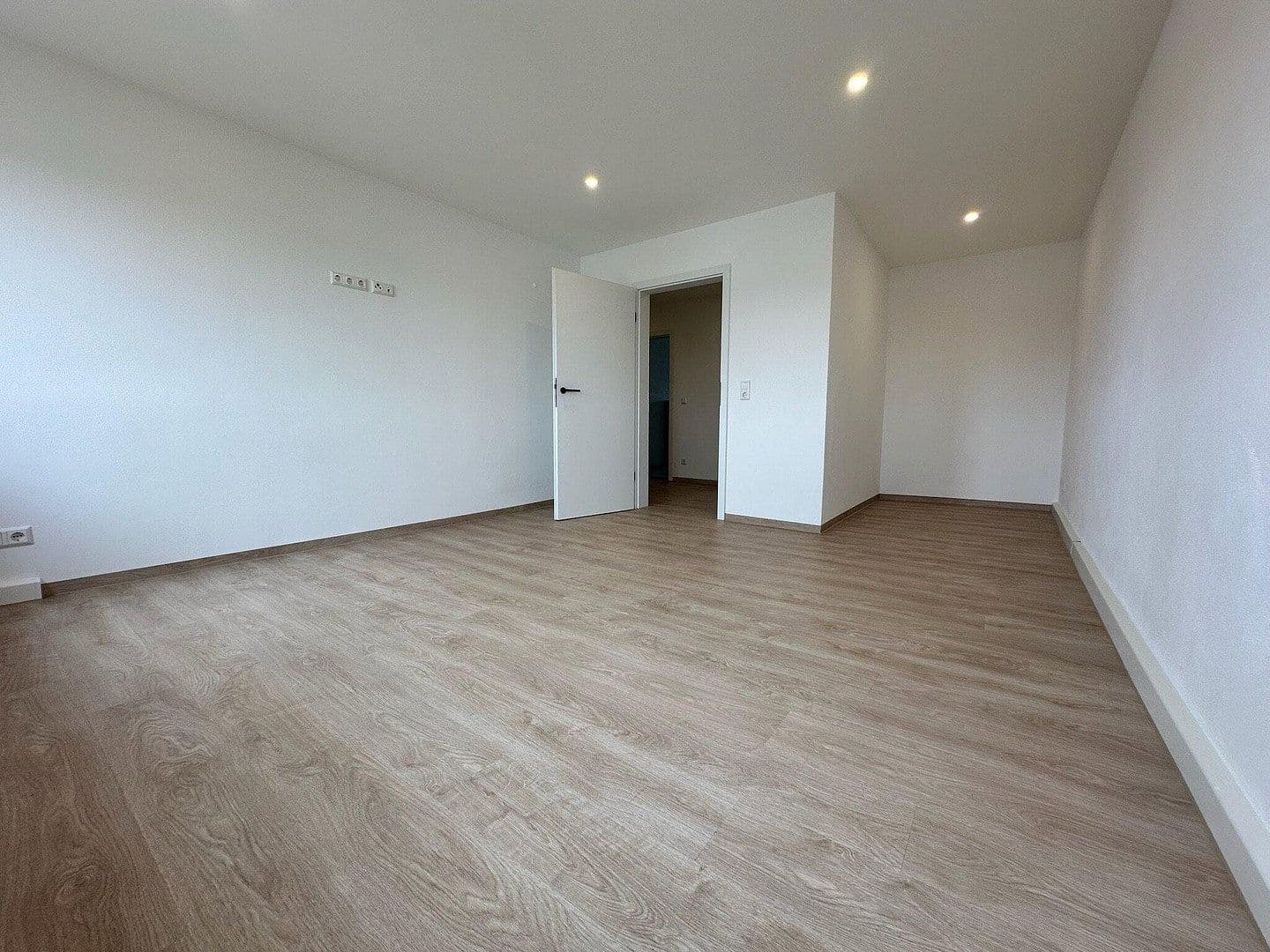 Prenájom bytu 3-izbový 84 m², Chemnitzer Str. 72, Meerane, Sasko Prenájom bytu 3-izbový 84 m², Chemnitzer Str. 72, Meerane, Sasko
