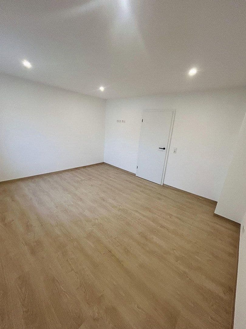 Prenájom bytu 3-izbový 84 m², Chemnitzer Str. 72, Meerane, Sasko Prenájom bytu 3-izbový 84 m², Chemnitzer Str. 72, Meerane, Sasko