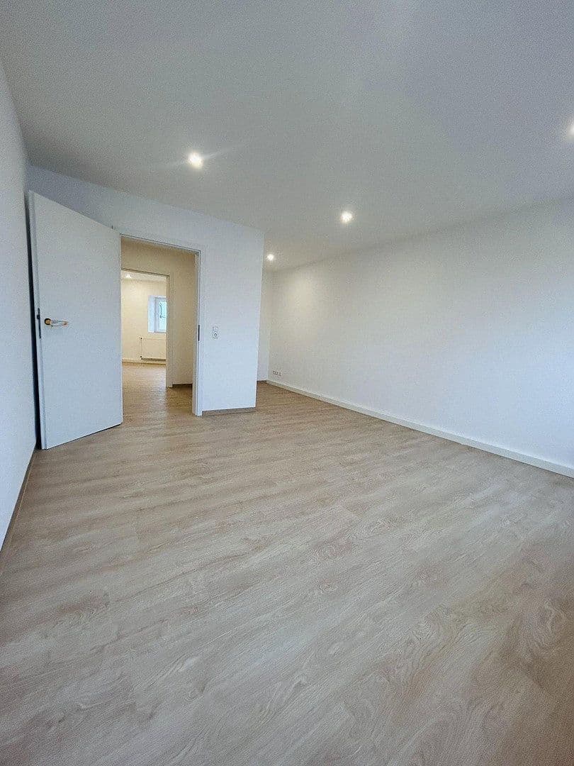 Prenájom bytu 3-izbový 84 m², Chemnitzer Str. 72, Meerane, Sasko Prenájom bytu 3-izbový 84 m², Chemnitzer Str. 72, Meerane, Sasko