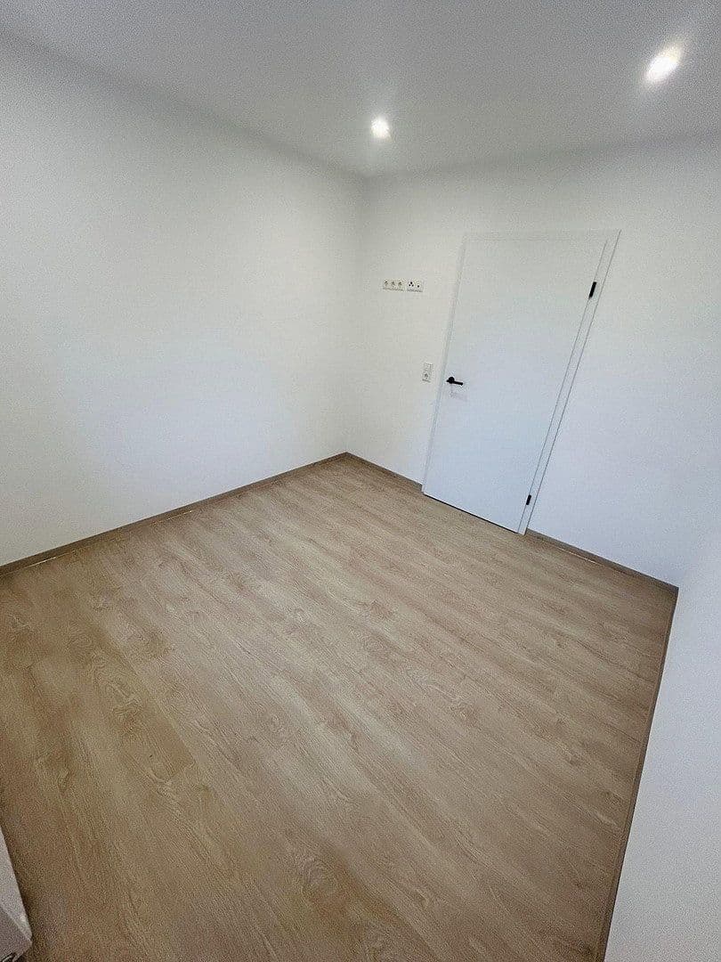 Prenájom bytu 3-izbový 84 m², Chemnitzer Str. 72, Meerane, Sasko Prenájom bytu 3-izbový 84 m², Chemnitzer Str. 72, Meerane, Sasko
