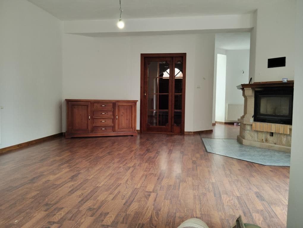 Prenájom bytu 2-izbový 95 m², Libčany, Královéhradecký kraj Prenájom bytu 2-izbový 95 m², Libčany, Královéhradecký kraj