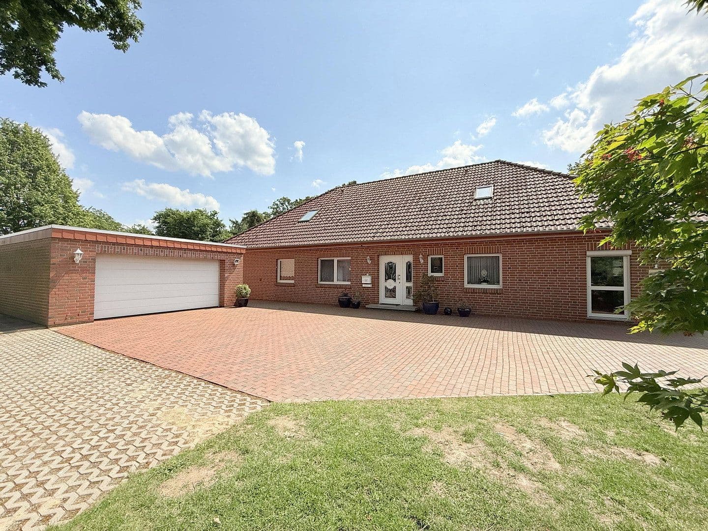 Predaj domu 324 m², pozemok 1.792 m², Syke, Dolné Sasko Predaj domu 324 m², pozemok 1.792 m², Syke, Dolné Sasko
