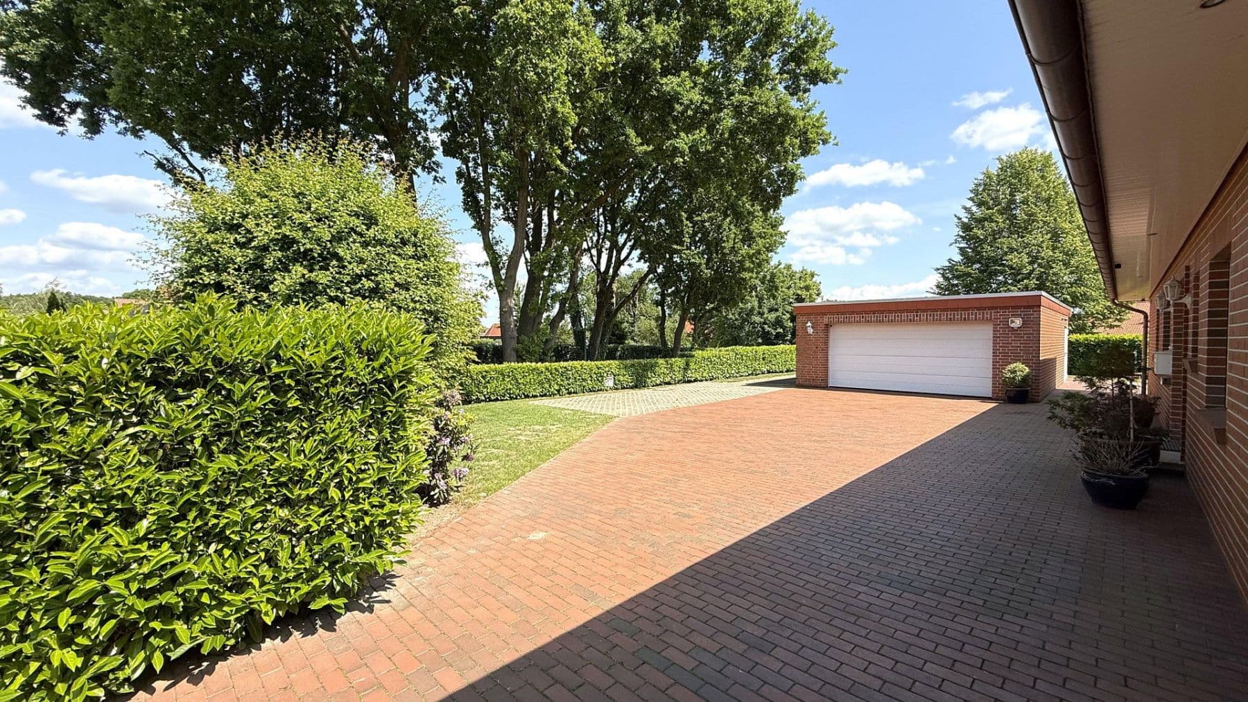Predaj domu 324 m², pozemok 1.792 m², Syke, Dolné Sasko Predaj domu 324 m², pozemok 1.792 m², Syke, Dolné Sasko