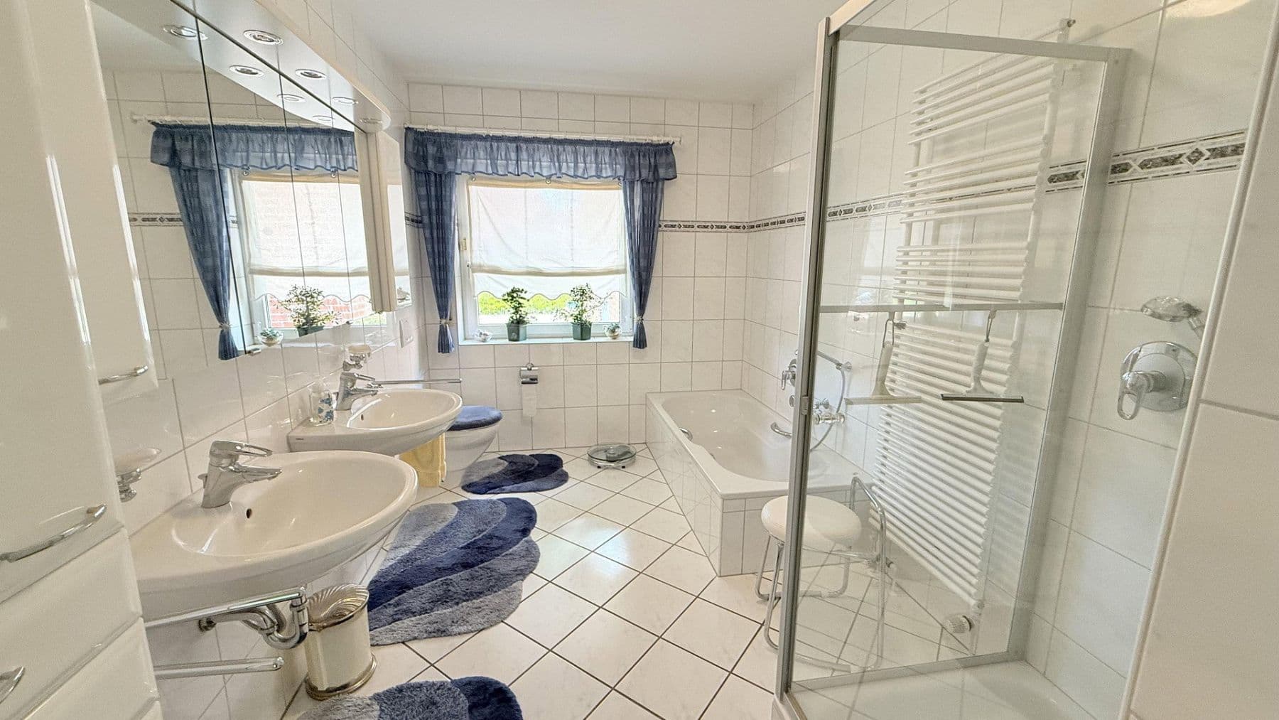 Predaj domu 324 m², pozemok 1.792 m², Syke, Dolné Sasko Predaj domu 324 m², pozemok 1.792 m², Syke, Dolné Sasko