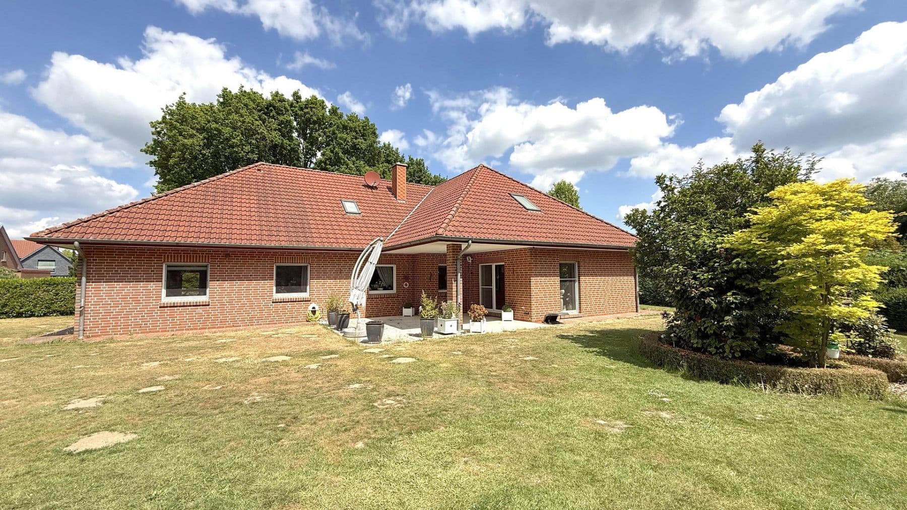 Predaj domu 324 m², pozemok 1.792 m², Syke, Dolné Sasko Predaj domu 324 m², pozemok 1.792 m², Syke, Dolné Sasko