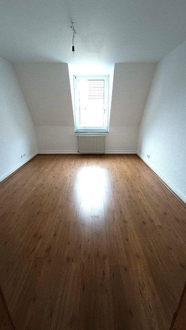 Prenájom bytu 4-izbový 100 m², Feldstr. 48, Wuppertal, Severné Porýnie - Westfálsko Prenájom bytu 4-izbový 100 m², Feldstr. 48, Wuppertal, Severné Porýnie - Westfálsko