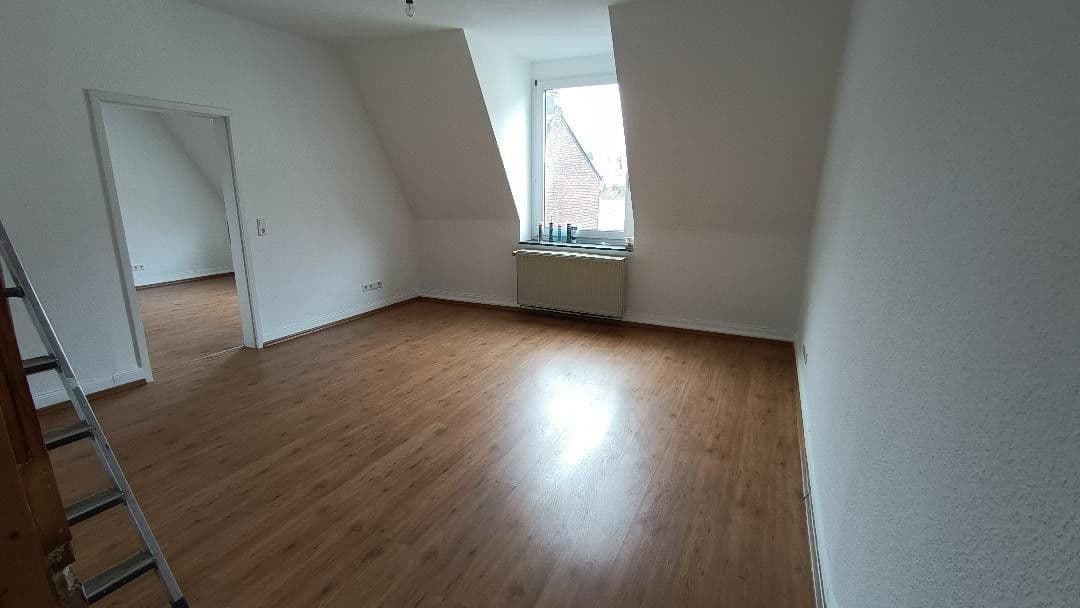 Prenájom bytu 4-izbový 100 m², Feldstr. 48, Wuppertal, Severné Porýnie - Westfálsko Prenájom bytu 4-izbový 100 m², Feldstr. 48, Wuppertal, Severné Porýnie - Westfálsko