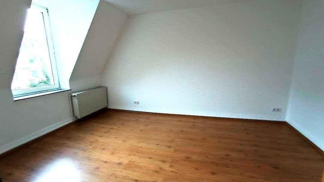 Prenájom bytu 4-izbový 100 m², Feldstr. 48, Wuppertal, Severné Porýnie - Westfálsko Prenájom bytu 4-izbový 100 m², Feldstr. 48, Wuppertal, Severné Porýnie - Westfálsko
