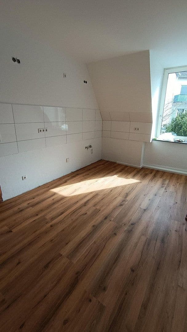 Prenájom bytu 4-izbový 100 m², Feldstr. 48, Wuppertal, Severné Porýnie - Westfálsko Prenájom bytu 4-izbový 100 m², Feldstr. 48, Wuppertal, Severné Porýnie - Westfálsko
