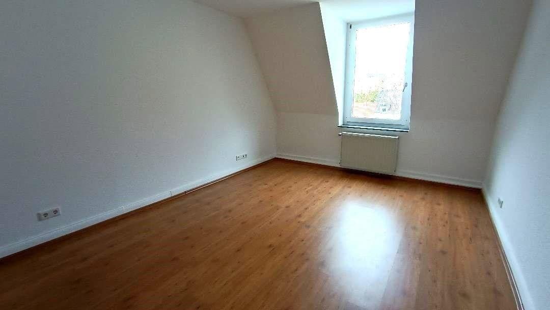 Prenájom bytu 4-izbový 100 m², Feldstr. 48, Wuppertal, Severné Porýnie - Westfálsko Prenájom bytu 4-izbový 100 m², Feldstr. 48, Wuppertal, Severné Porýnie - Westfálsko