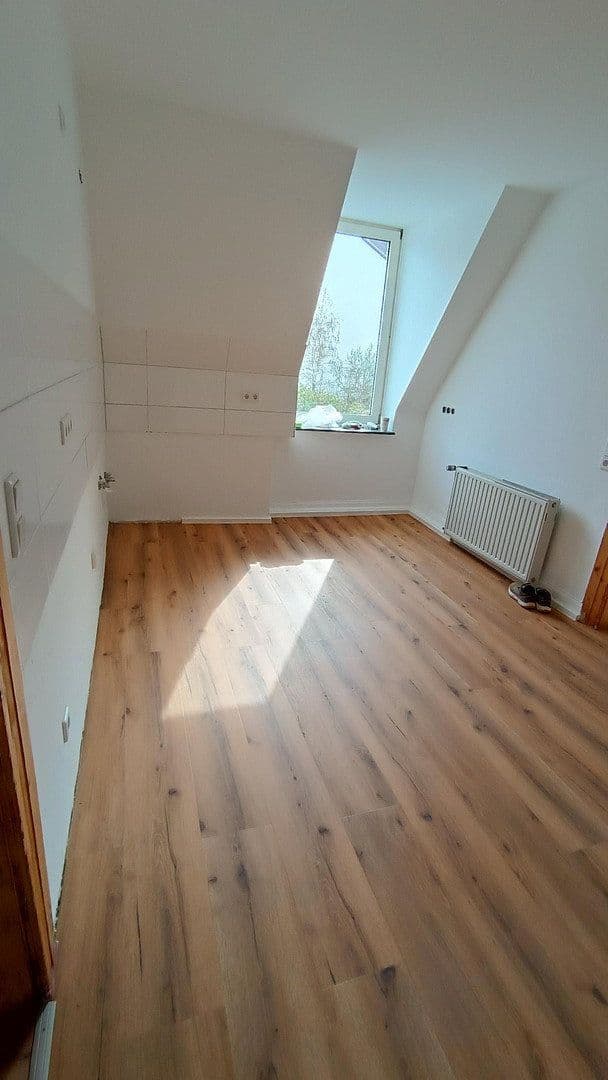 Prenájom bytu 4-izbový 100 m², Feldstr. 48, Wuppertal, Severné Porýnie - Westfálsko Prenájom bytu 4-izbový 100 m², Feldstr. 48, Wuppertal, Severné Porýnie - Westfálsko
