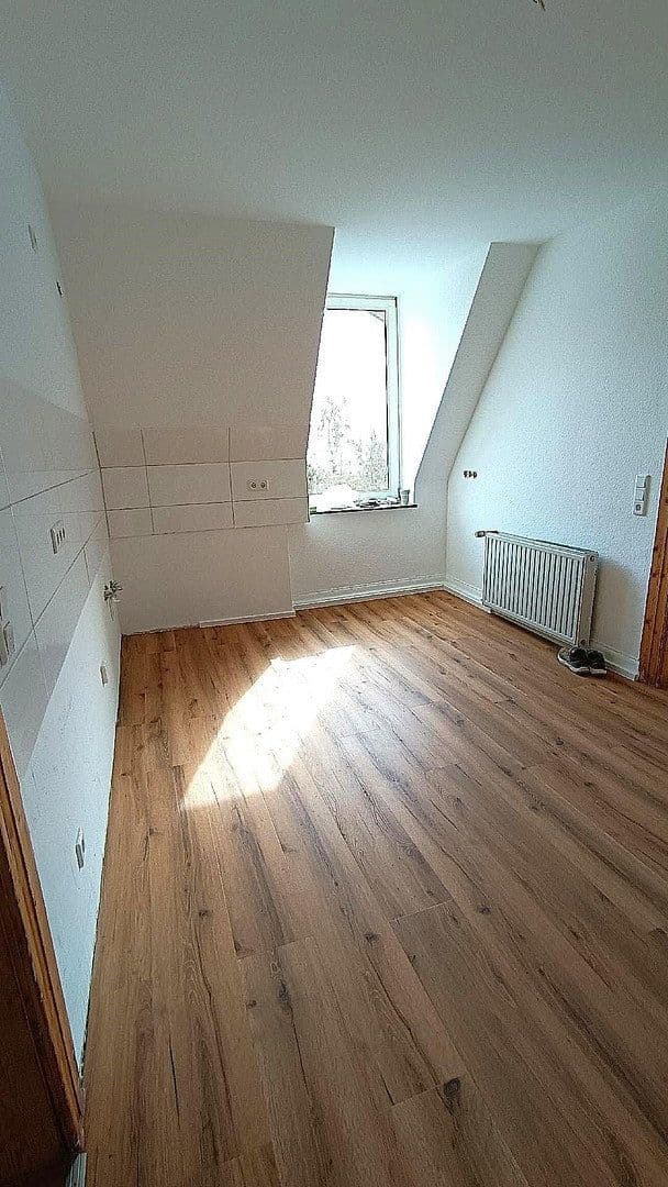 Prenájom bytu 4-izbový 100 m², Feldstr. 48, Wuppertal, Severné Porýnie - Westfálsko Prenájom bytu 4-izbový 100 m², Feldstr. 48, Wuppertal, Severné Porýnie - Westfálsko
