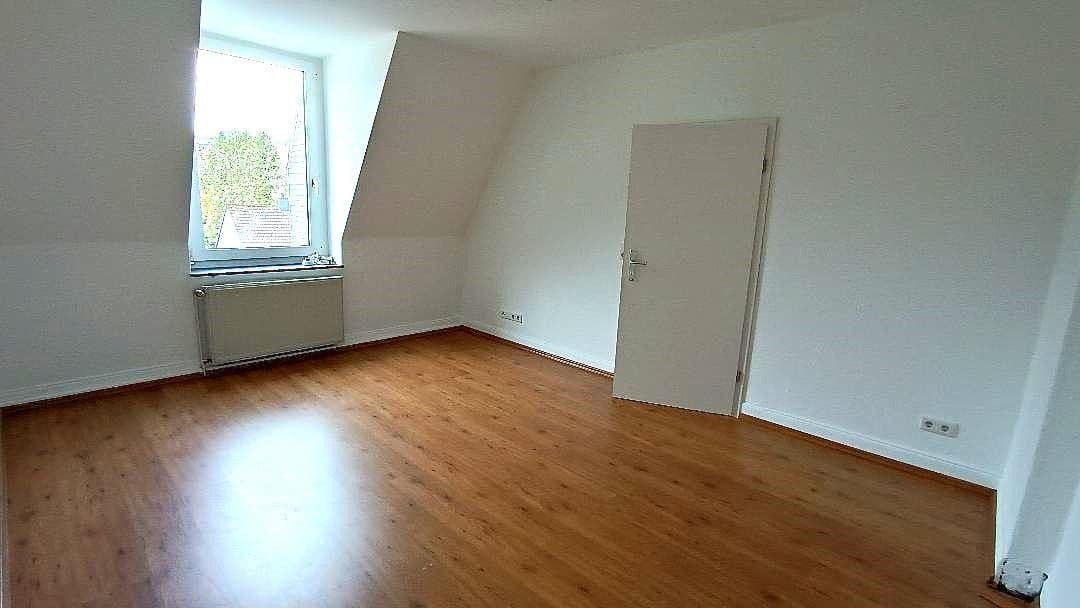Prenájom bytu 4-izbový 100 m², Feldstr. 48, Wuppertal, Severné Porýnie - Westfálsko Prenájom bytu 4-izbový 100 m², Feldstr. 48, Wuppertal, Severné Porýnie - Westfálsko