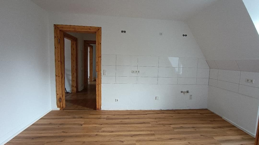 Prenájom bytu 4-izbový 100 m², Feldstr. 48, Wuppertal, Severné Porýnie - Westfálsko Prenájom bytu 4-izbový 100 m², Feldstr. 48, Wuppertal, Severné Porýnie - Westfálsko