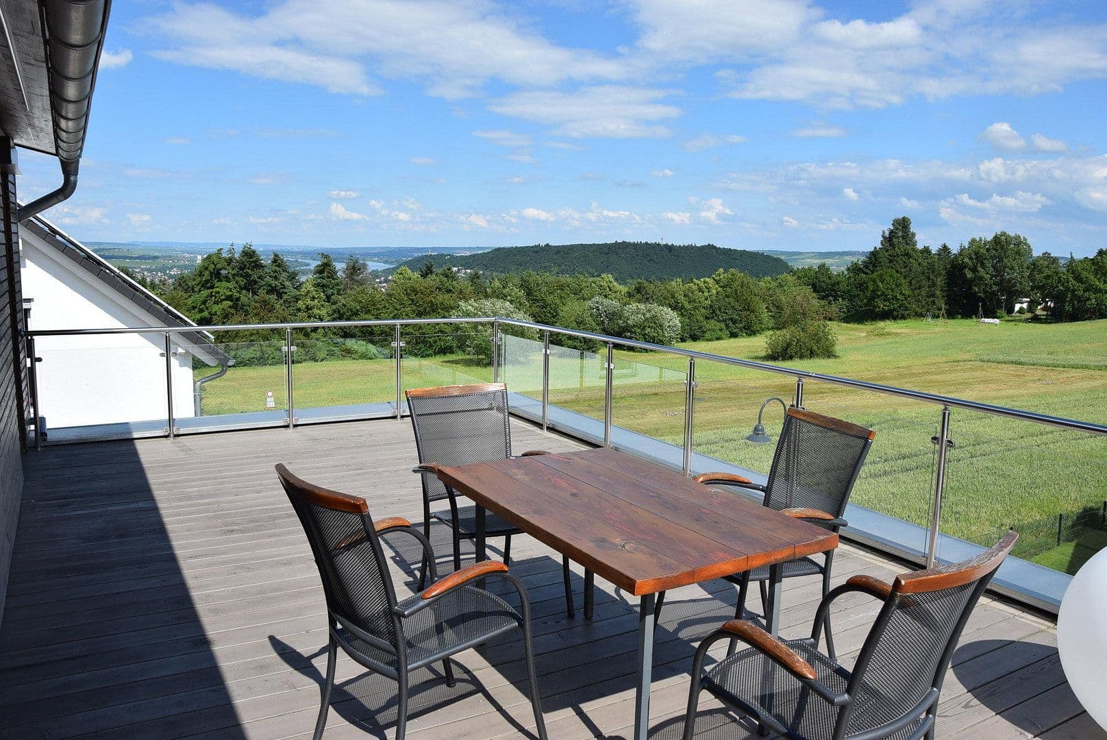 Predaj domu 224 m², pozemok 785 m², Weiler bei Bingen, Porýnie-Falcko Predaj domu 224 m², pozemok 785 m², Weiler bei Bingen, Porýnie-Falcko