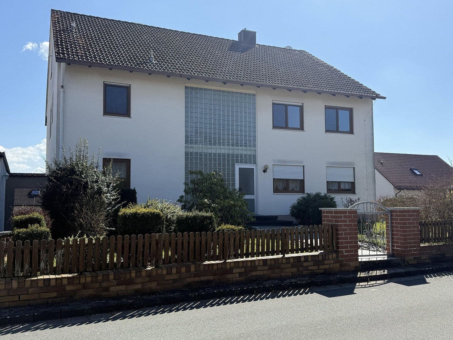 Predaj domu 228 m², pozemok 1.007 m², Uehlfeld, Bavorsko Predaj domu 228 m², pozemok 1.007 m², Uehlfeld, Bavorsko