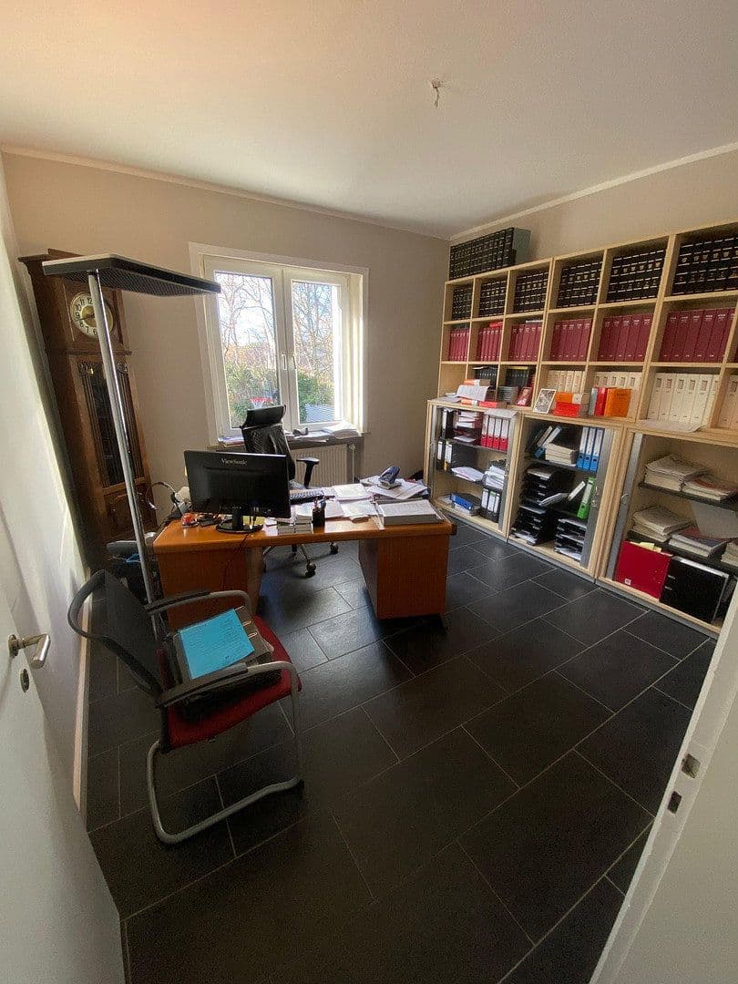 Prenájom kancelárie 120 m², Fritz-Bauer-Straße, Darmstadt, Hesensko Prenájom kancelárie 120 m², Fritz-Bauer-Straße, Darmstadt, Hesensko