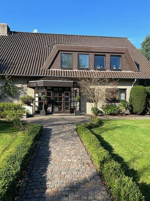 Prenájom bytu 2-izbový 85 m², Neuss, Severné Porýnie - Westfálsko Prenájom bytu 2-izbový 85 m², Neuss, Severné Porýnie - Westfálsko