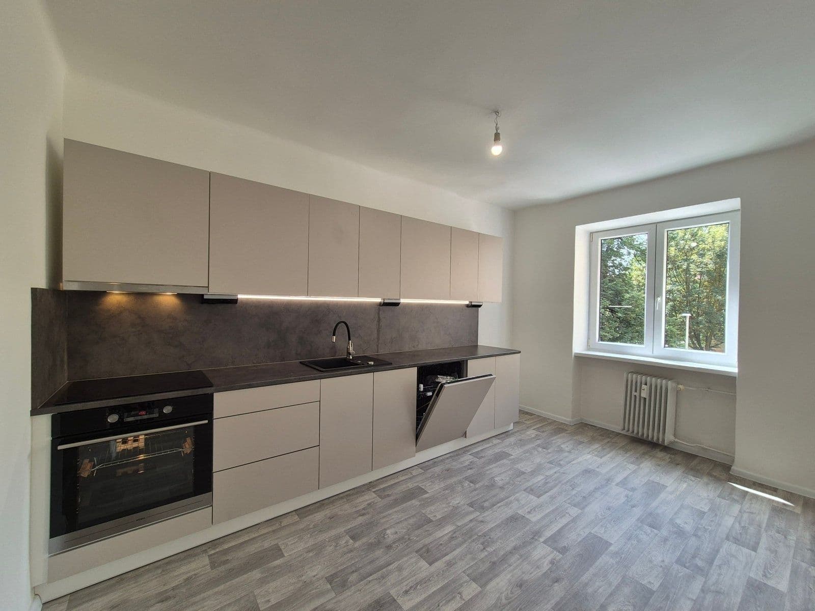 Prenájom bytu 4-izbový 95 m², U Stromovky, Havířov, Moravskoslezský kraj Prenájom bytu 4-izbový 95 m², U Stromovky, Havířov, Moravskoslezský kraj
