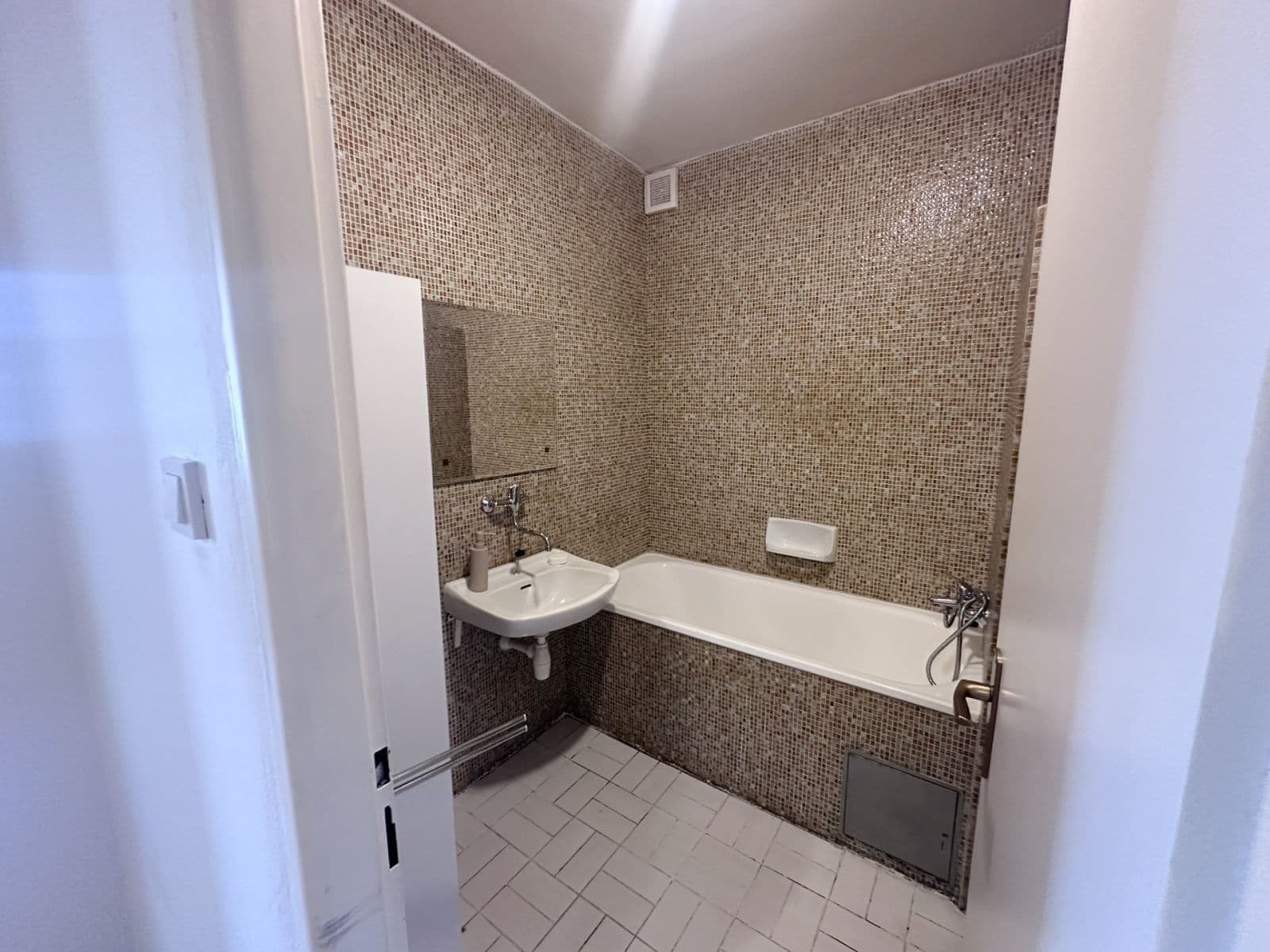 Predaj bytu 2-izbový 89 m², Česká, Praha, Praha Predaj bytu 2-izbový 89 m², Česká, Praha, Praha