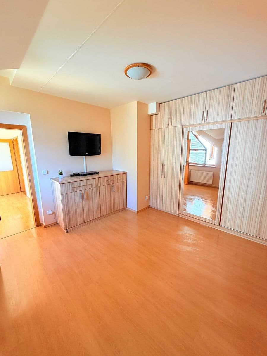 Predaj bytu 4-izbový 122 m², U Trojice, České Budějovice, Jihočeský kraj Predaj bytu 4-izbový 122 m², U Trojice, České Budějovice, Jihočeský kraj