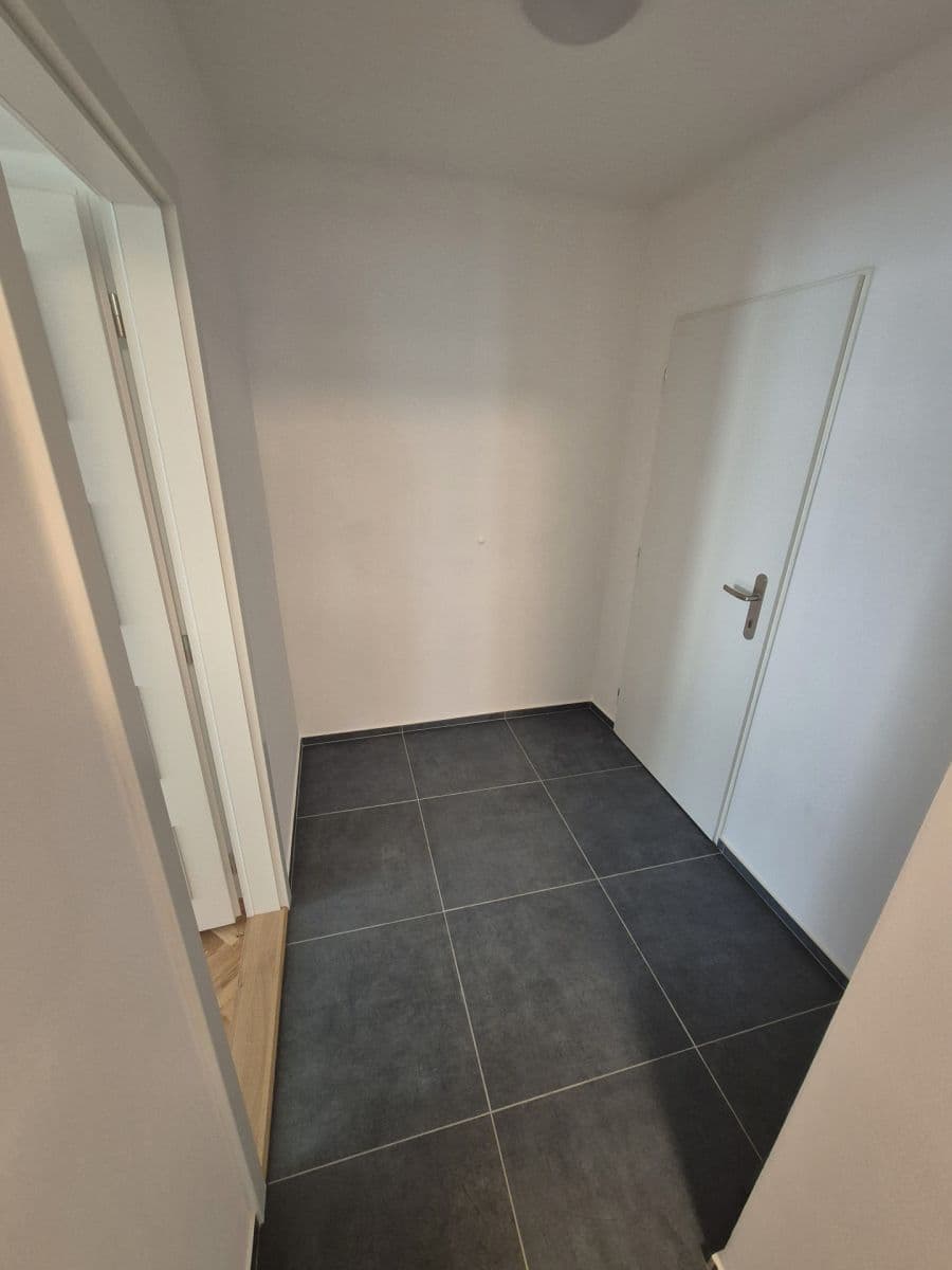 Prenájom bytu 3-izbový 58 m², Kotěrova, Praha, Praha Prenájom bytu 3-izbový 58 m², Kotěrova, Praha, Praha