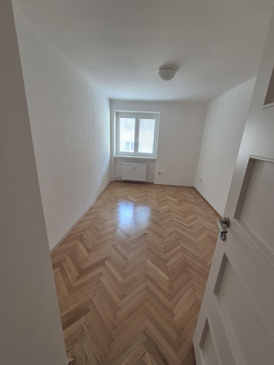 Prenájom bytu 3-izbový 58 m², Kotěrova, Praha, Praha Prenájom bytu 3-izbový 58 m², Kotěrova, Praha, Praha