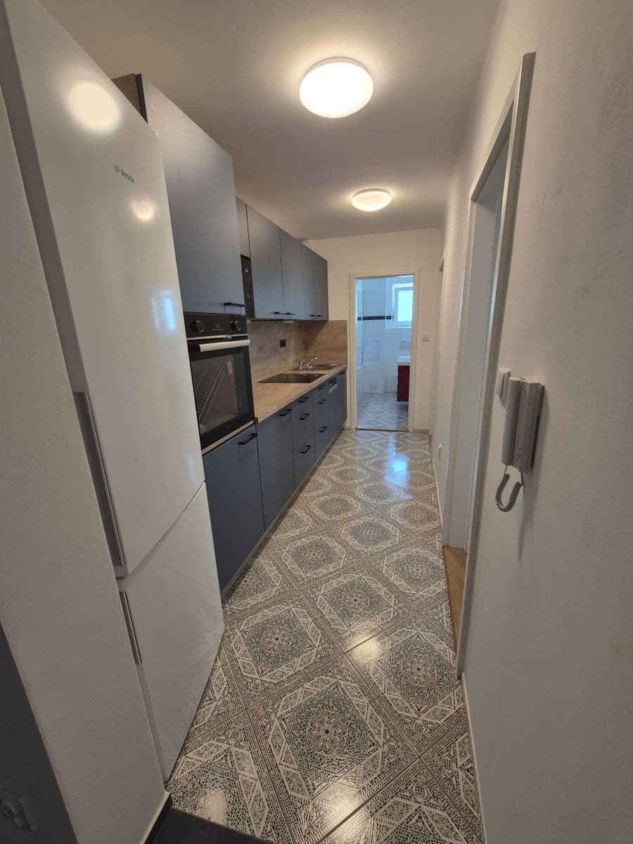 Prenájom bytu 3-izbový 58 m², Kotěrova, Praha, Praha Prenájom bytu 3-izbový 58 m², Kotěrova, Praha, Praha