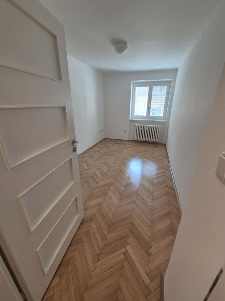 Prenájom bytu 3-izbový 58 m², Kotěrova, Praha, Praha Prenájom bytu 3-izbový 58 m², Kotěrova, Praha, Praha