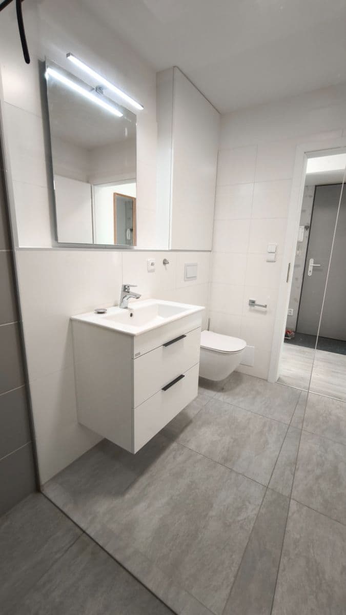 Prenájom bytu 1-izbový 32 m², Věry Pánkové, Olomouc, Olomoucký kraj Prenájom bytu 1-izbový 32 m², Věry Pánkové, Olomouc, Olomoucký kraj