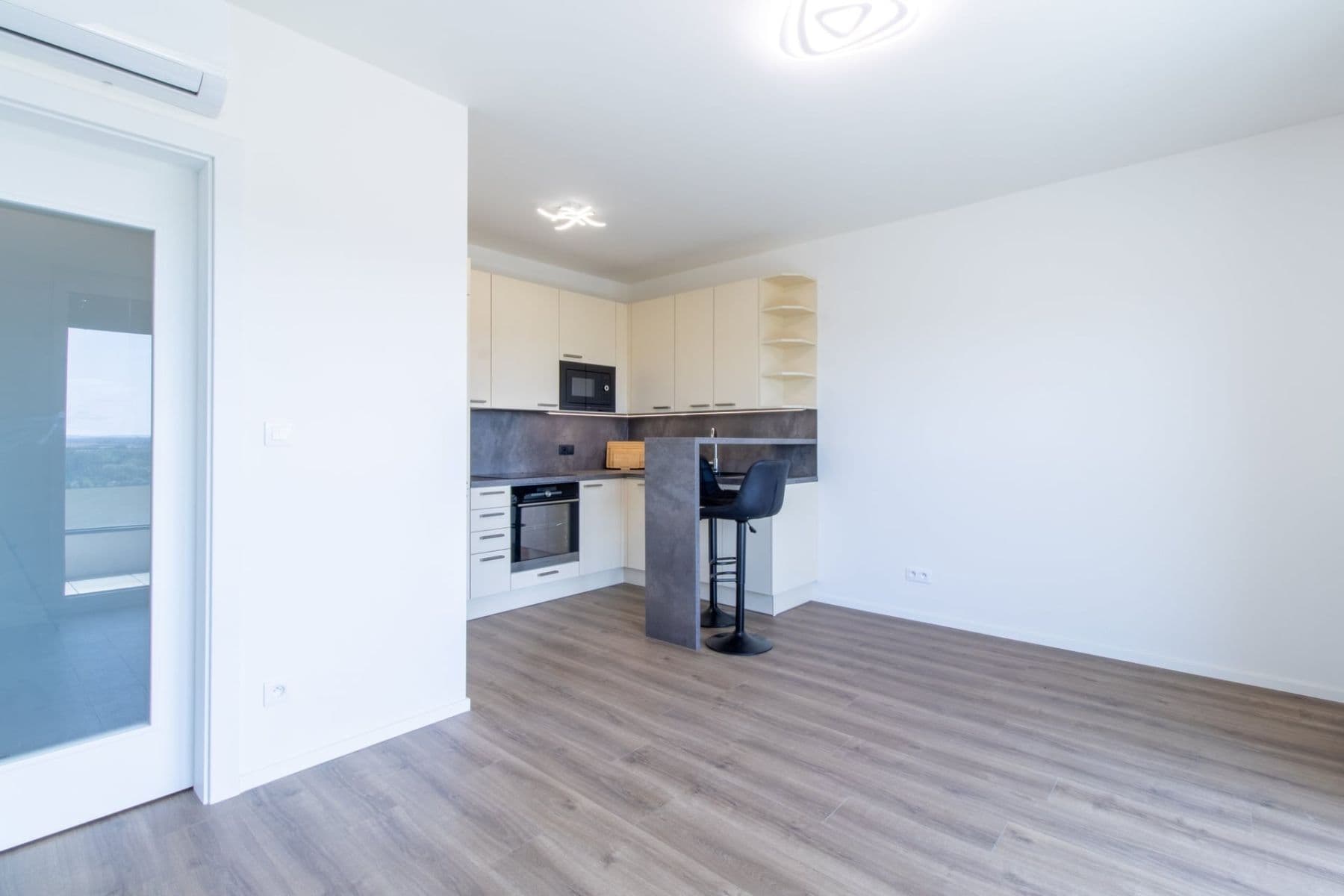 Prenájom bytu 2-izbový 37 m², Arnošta Valenty, Praha, Praha Prenájom bytu 2-izbový 37 m², Arnošta Valenty, Praha, Praha