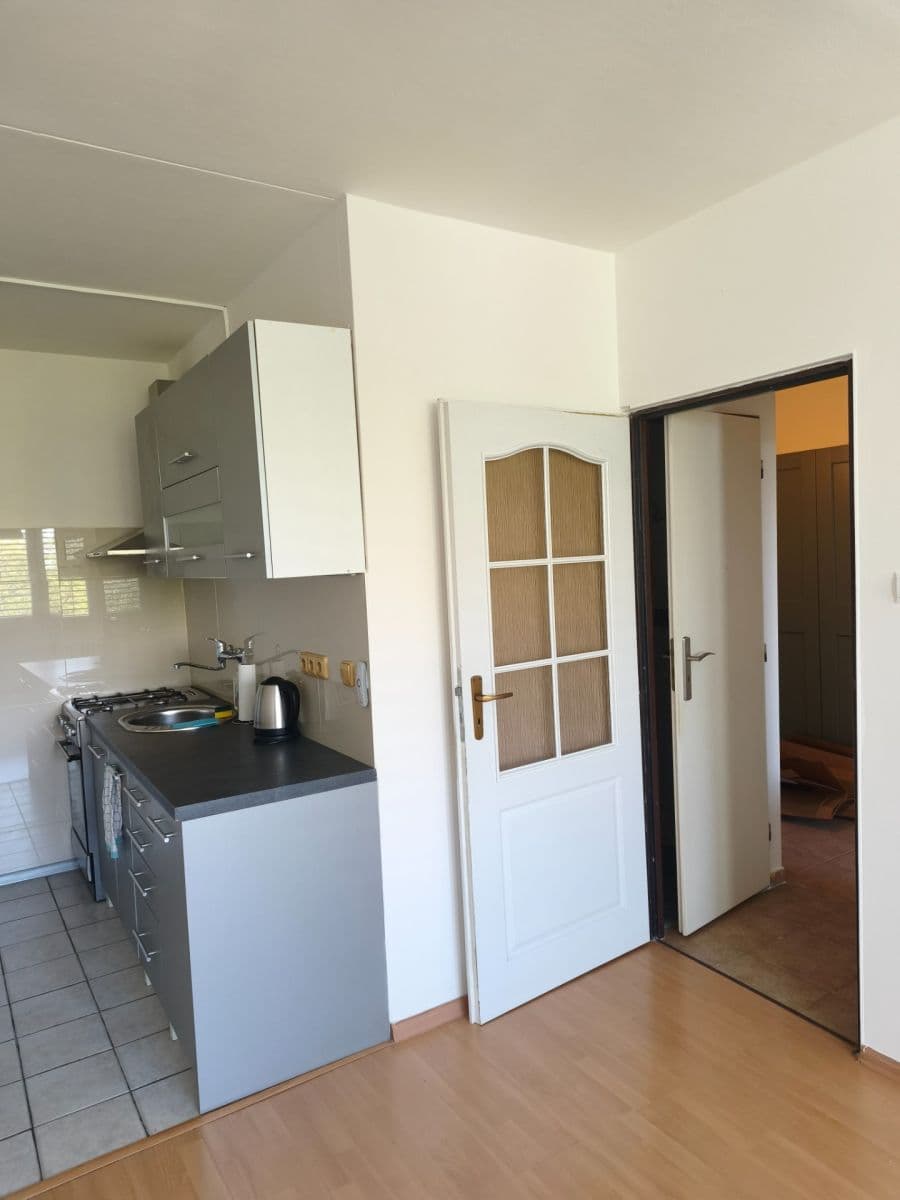 Prenájom bytu 2-izbový 42 m², Novodvorská, Praha, Praha Prenájom bytu 2-izbový 42 m², Novodvorská, Praha, Praha