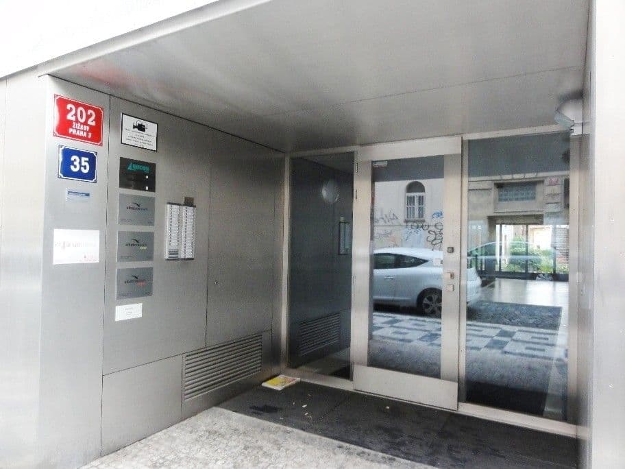 Prenájom garáže 15 m², Štítného, Praha, Praha Prenájom garáže 15 m², Štítného, Praha, Praha