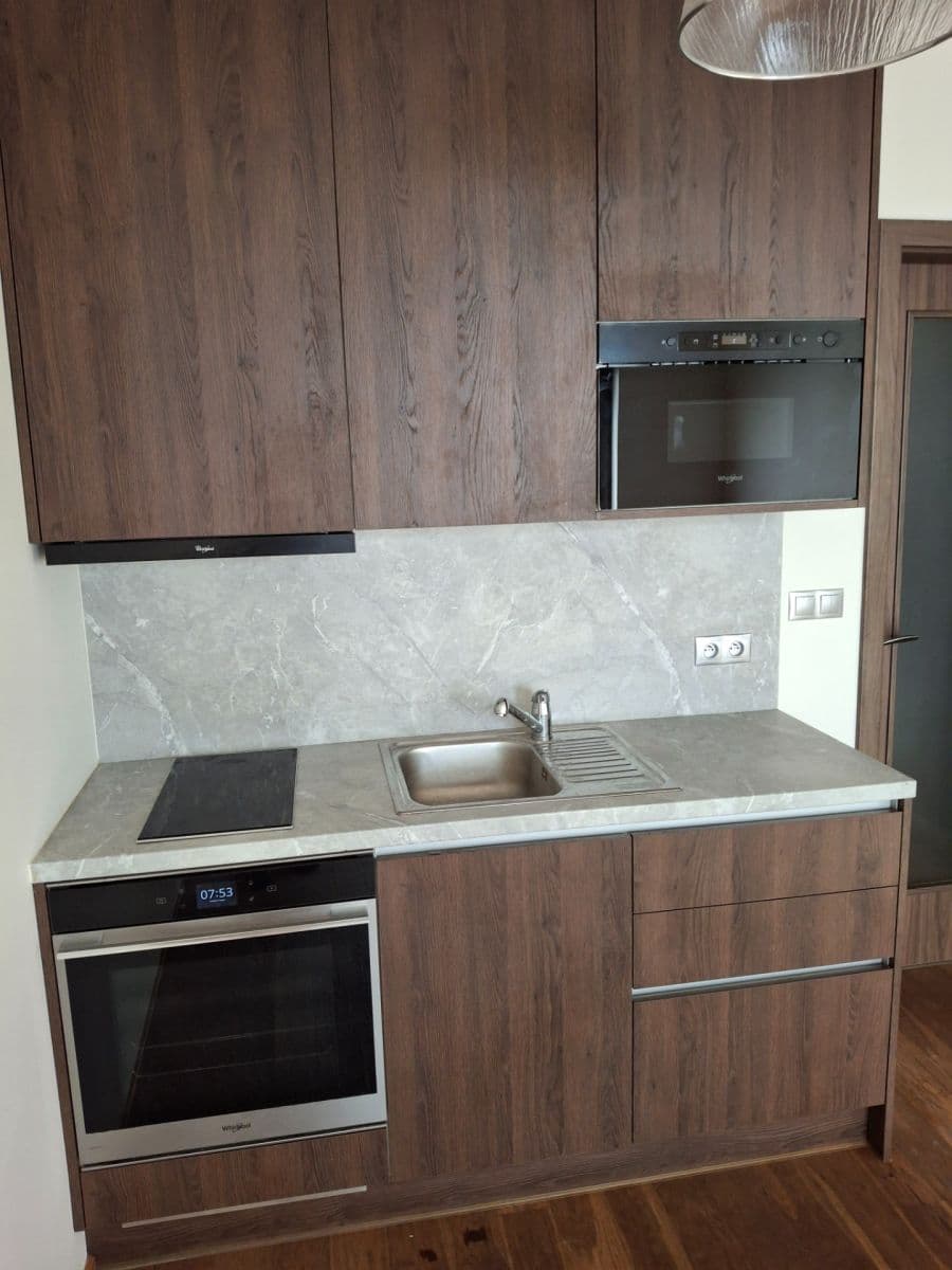 Prenájom bytu 1-izbový 28 m², Bassova, Praha, Praha Prenájom bytu 1-izbový 28 m², Bassova, Praha, Praha