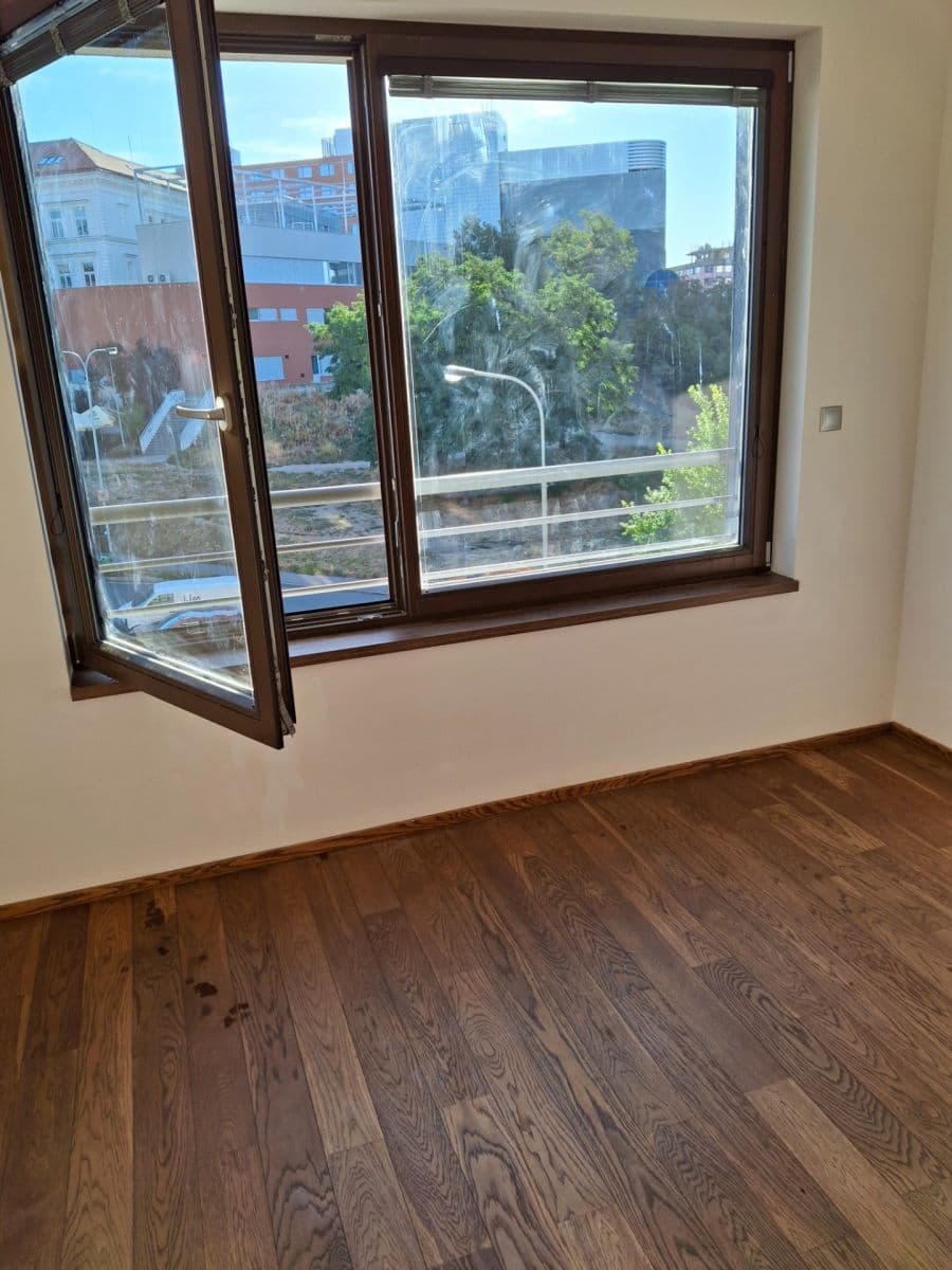Prenájom bytu 1-izbový 28 m², Bassova, Praha, Praha Prenájom bytu 1-izbový 28 m², Bassova, Praha, Praha