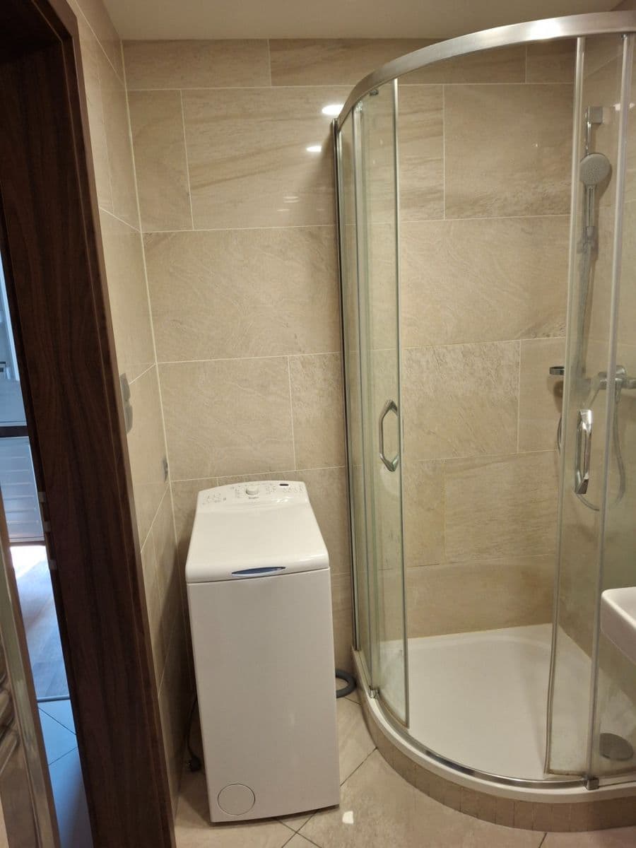 Prenájom bytu 1-izbový 28 m², Bassova, Praha, Praha Prenájom bytu 1-izbový 28 m², Bassova, Praha, Praha