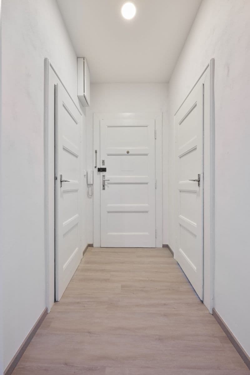 Prenájom bytu 1-izbový 30 m², Viklefova, Praha, Praha Prenájom bytu 1-izbový 30 m², Viklefova, Praha, Praha