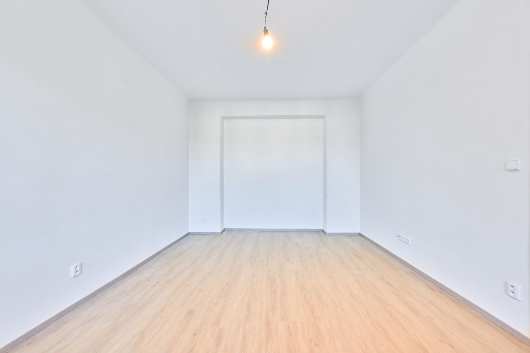 Prenájom bytu 1-izbový 30 m², Viklefova, Praha, Praha Prenájom bytu 1-izbový 30 m², Viklefova, Praha, Praha