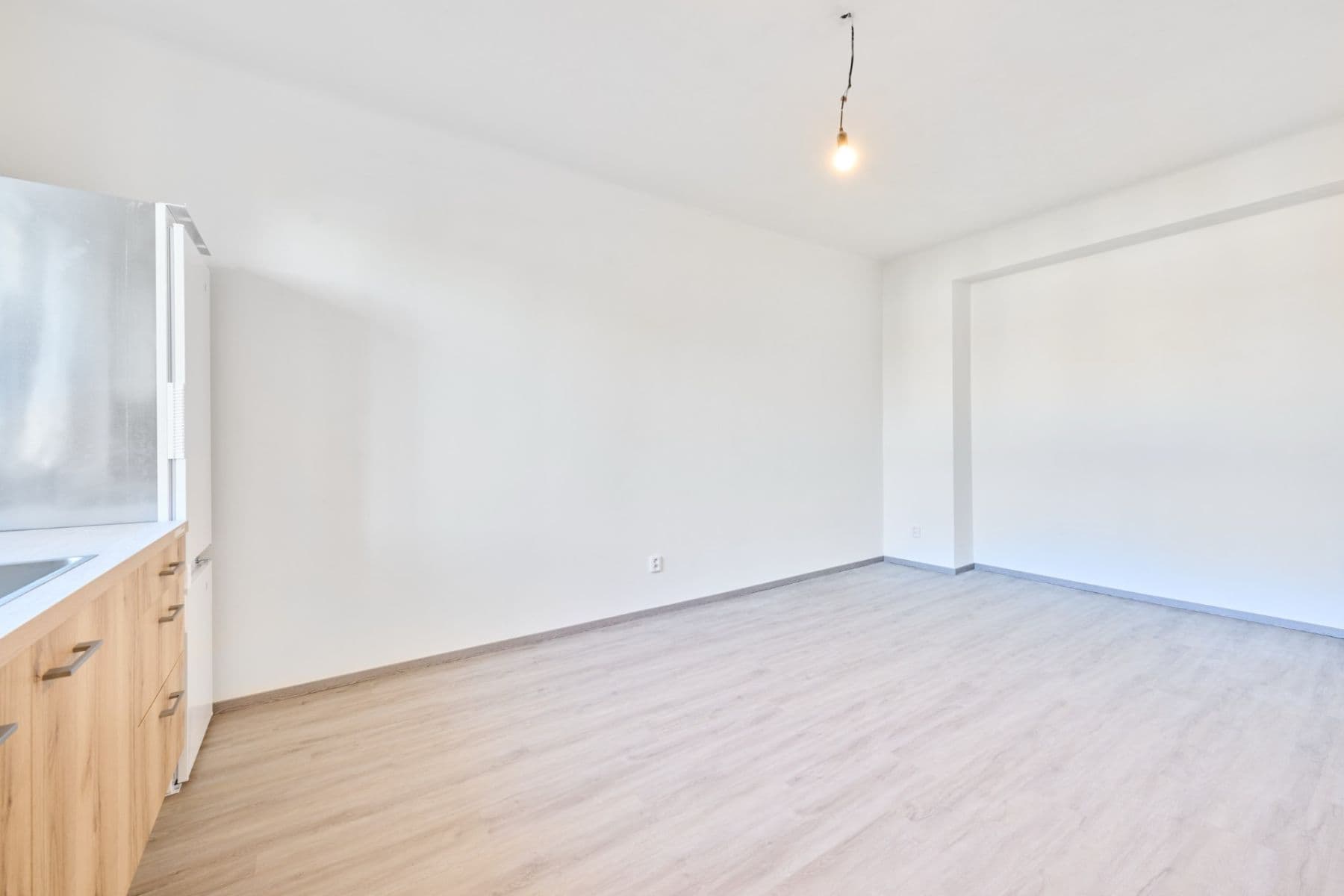 Prenájom bytu 1-izbový 30 m², Viklefova, Praha, Praha Prenájom bytu 1-izbový 30 m², Viklefova, Praha, Praha
