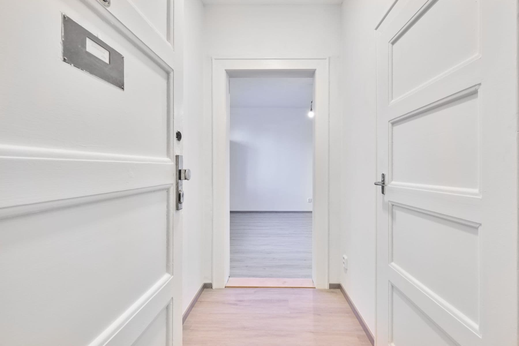 Prenájom bytu 1-izbový 30 m², Viklefova, Praha, Praha Prenájom bytu 1-izbový 30 m², Viklefova, Praha, Praha