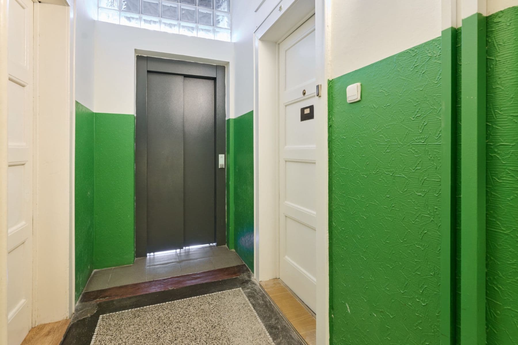 Prenájom bytu 1-izbový 30 m², Viklefova, Praha, Praha Prenájom bytu 1-izbový 30 m², Viklefova, Praha, Praha