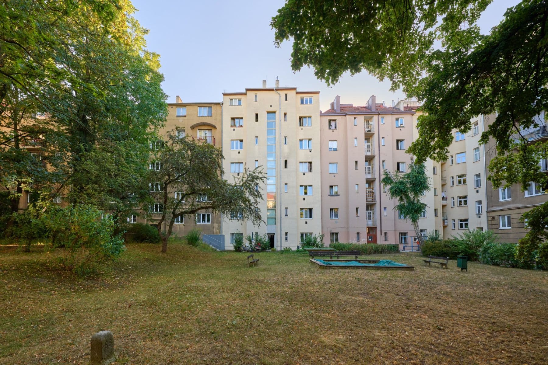 Prenájom bytu 1-izbový 30 m², Viklefova, Praha, Praha Prenájom bytu 1-izbový 30 m², Viklefova, Praha, Praha