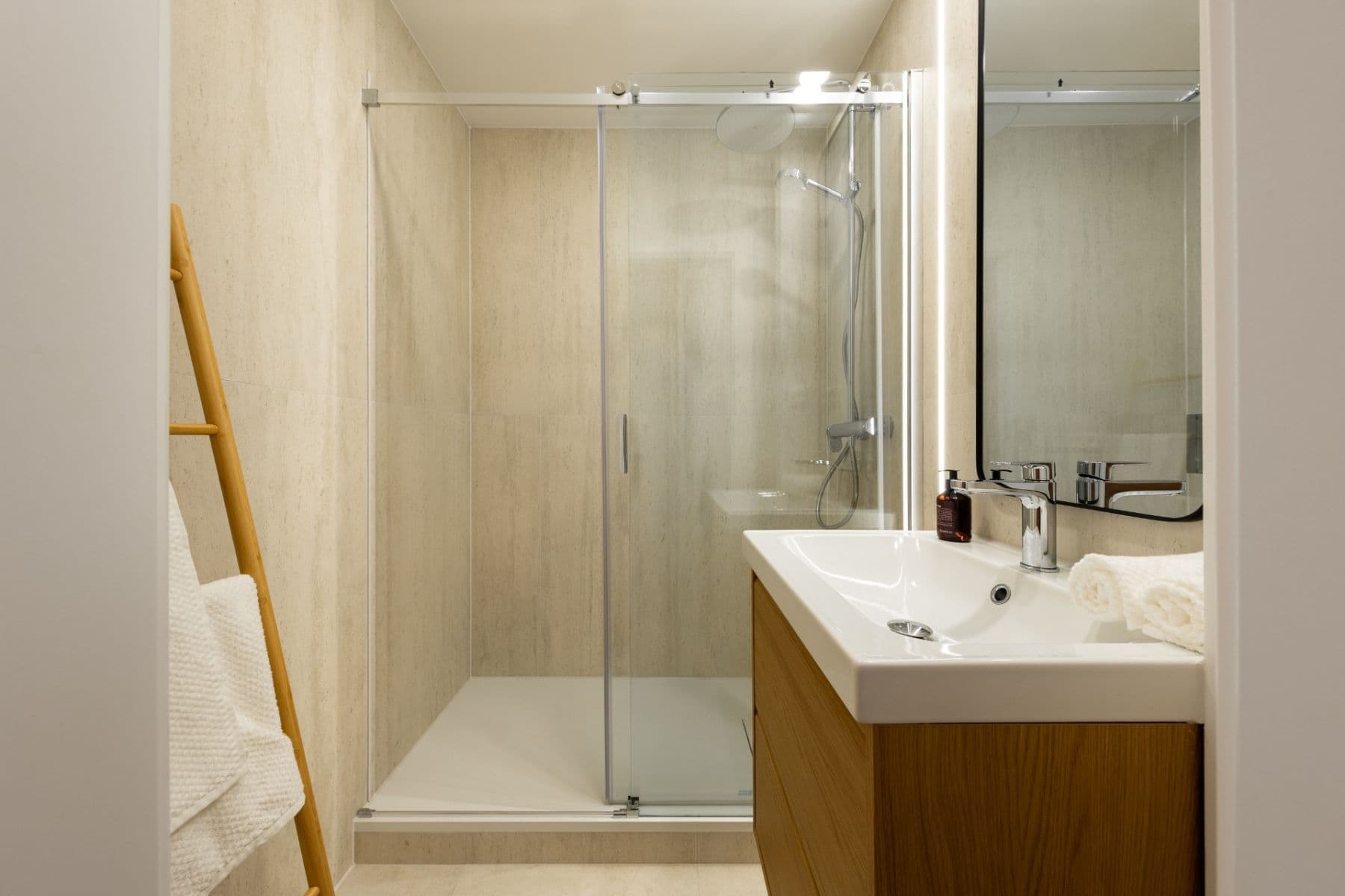 Predaj bytu 2-izbový 53 m², Ožvoldíkova, Dúbravka, Bratislavský kraj Predaj bytu 2-izbový 53 m², Ožvoldíkova, Dúbravka, Bratislavský kraj