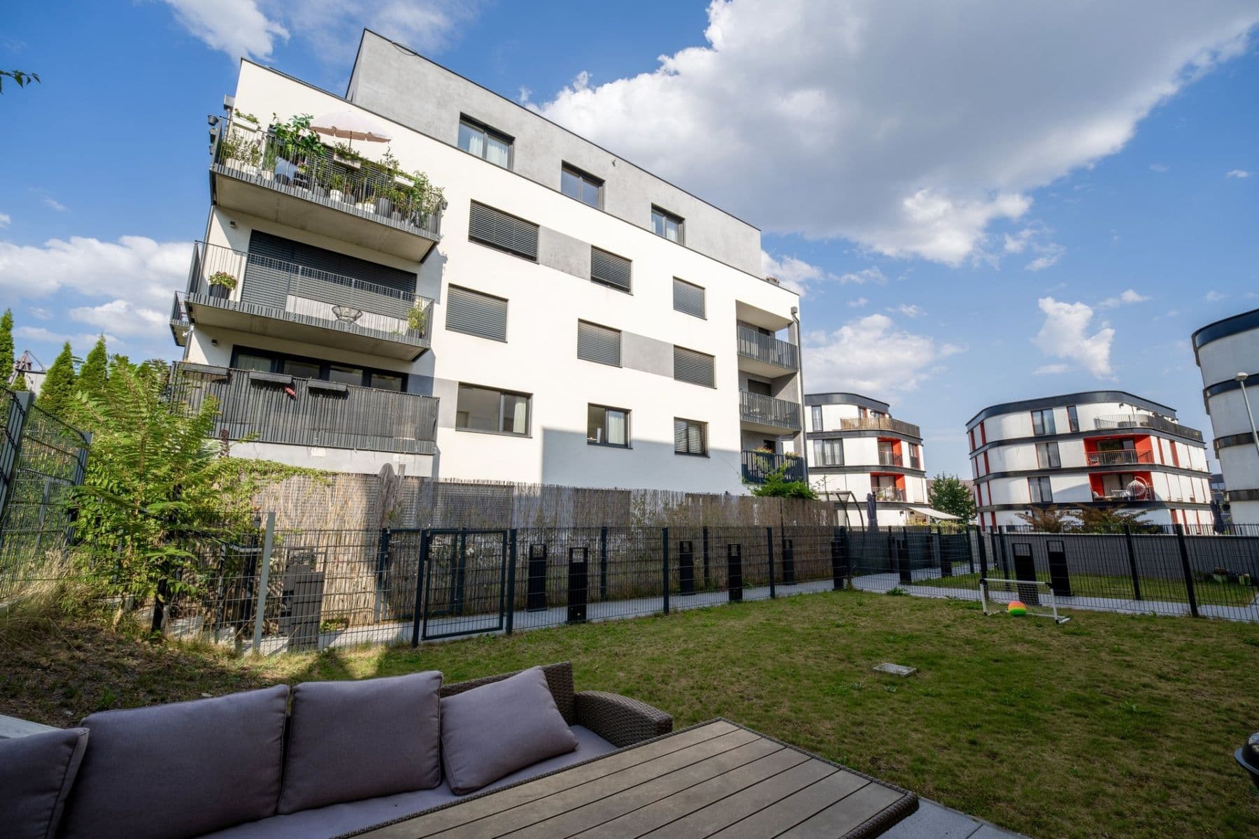 Prenájom bytu 2-izbový 73 m², Rixdorfská, Praha, Praha Prenájom bytu 2-izbový 73 m², Rixdorfská, Praha, Praha