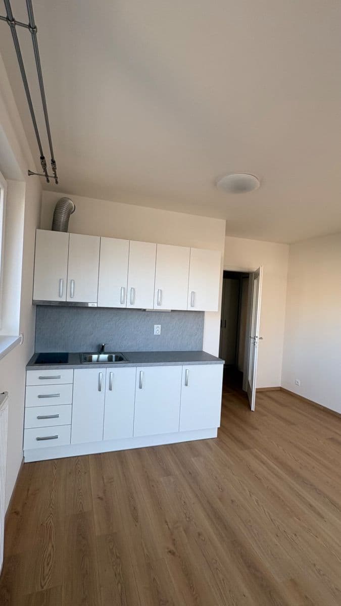 Prenájom bytu 1-izbový 32 m², Poděbradská, Praha, Praha Prenájom bytu 1-izbový 32 m², Poděbradská, Praha, Praha
