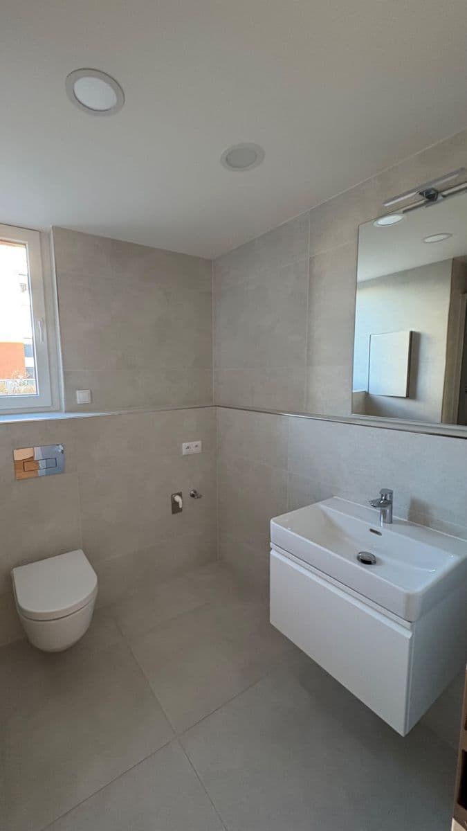 Prenájom bytu 1-izbový 32 m², Poděbradská, Praha, Praha Prenájom bytu 1-izbový 32 m², Poděbradská, Praha, Praha